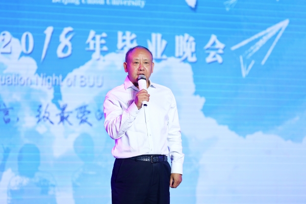 李学伟校长